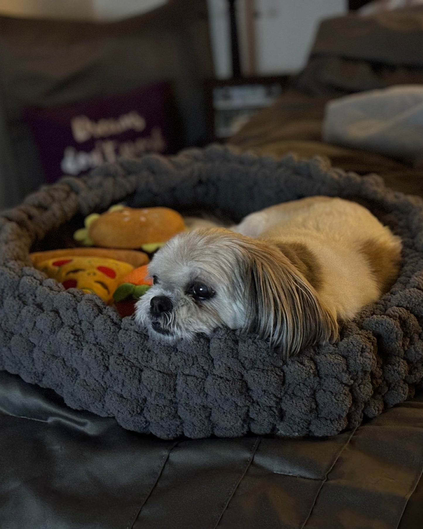 Chunky-Knit Pet Bed